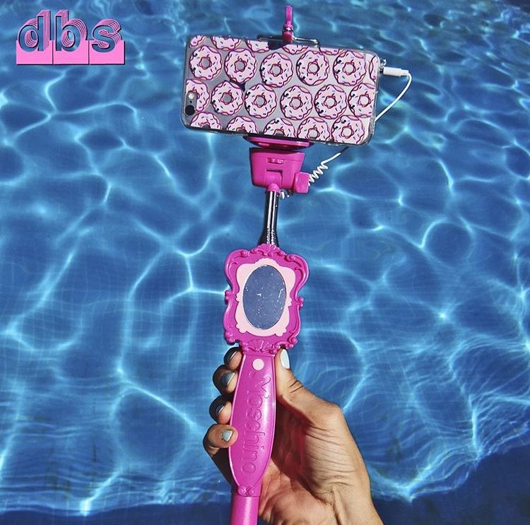 dbsoficialok's tweet photo. #martes de #Selfie #Barby 😍 #Pink #cases #dbstore #argentina #Uruguay @dbstore13 https://t.co/JCrriO0G7c