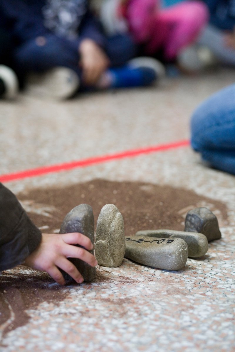Giocando con i sassi si imparano le cose. Domani vi spiegheremo come.