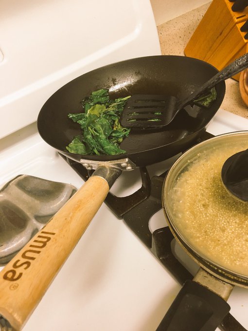 Garlic olive oil saut&eacute;ed kale and quinoa 😛 https://t.co/HEurCzcF08<a href="/tag/meow"class="tags"><span>#meow</span></a><a href="/tag/cuties"class="tags"><span>#cuties</span></a>