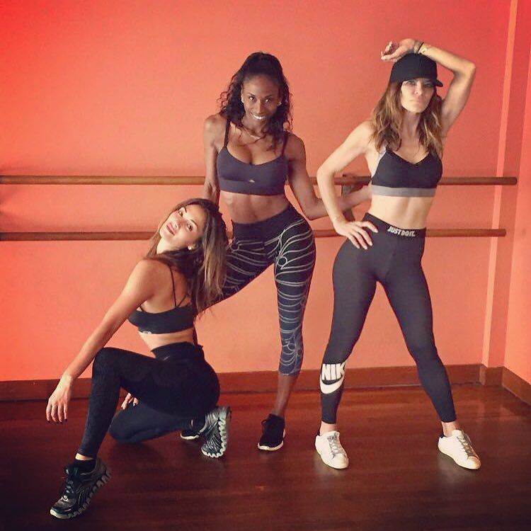NicoleScherzy's tweet photo. @iamjjdancer makes us #sweat! I loooove her #twerkbeforework class! #yaaaas! πͺ https://t.co/fOGEmnI5DX https://t.co/o51eOD1Ui4