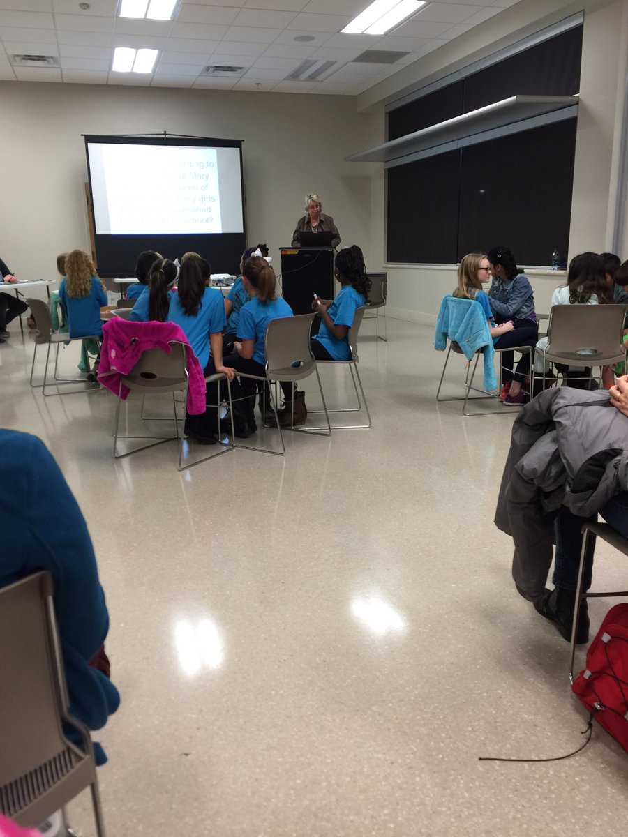 ThaBossesTruLuv's tweet image. The tension grows.........#round4 #finalquestion #battleofthebooks @TESSeagulls