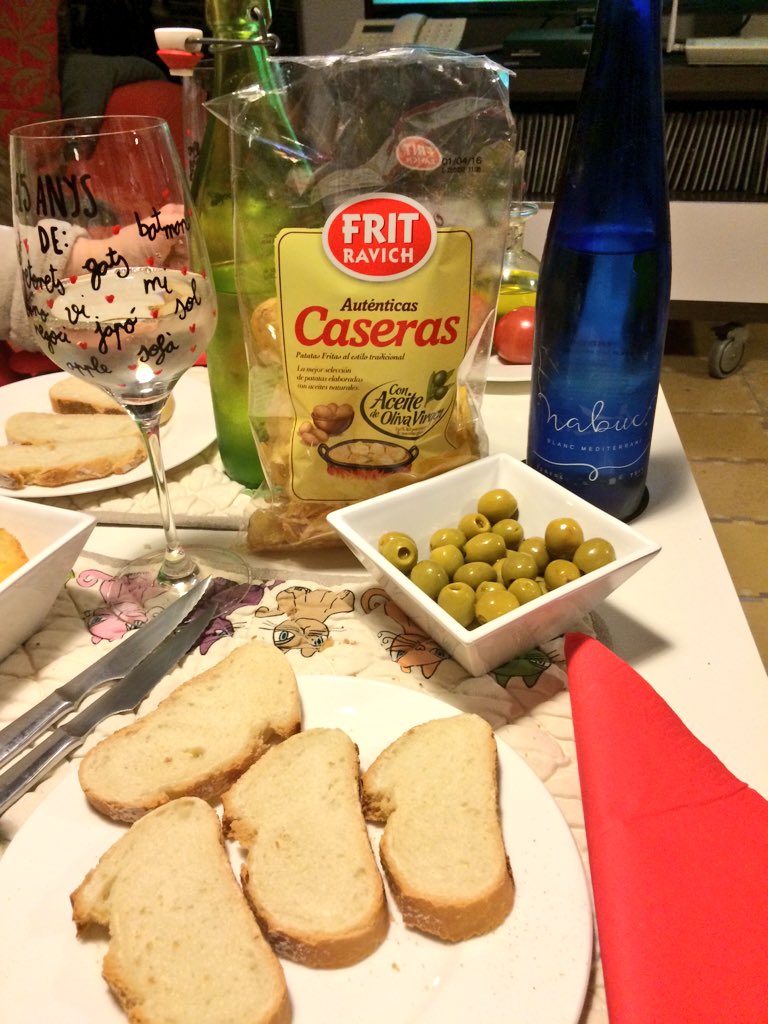 jmmd1978's tweet photo. Sopar de #futbol #madeIn @laparrareus ! #FCBvsAFC ! @VinsPadro #Nabuc #fritravich #reus @FCBarcelona_cat @Arsenal https://t.co/50ElpTf5bn