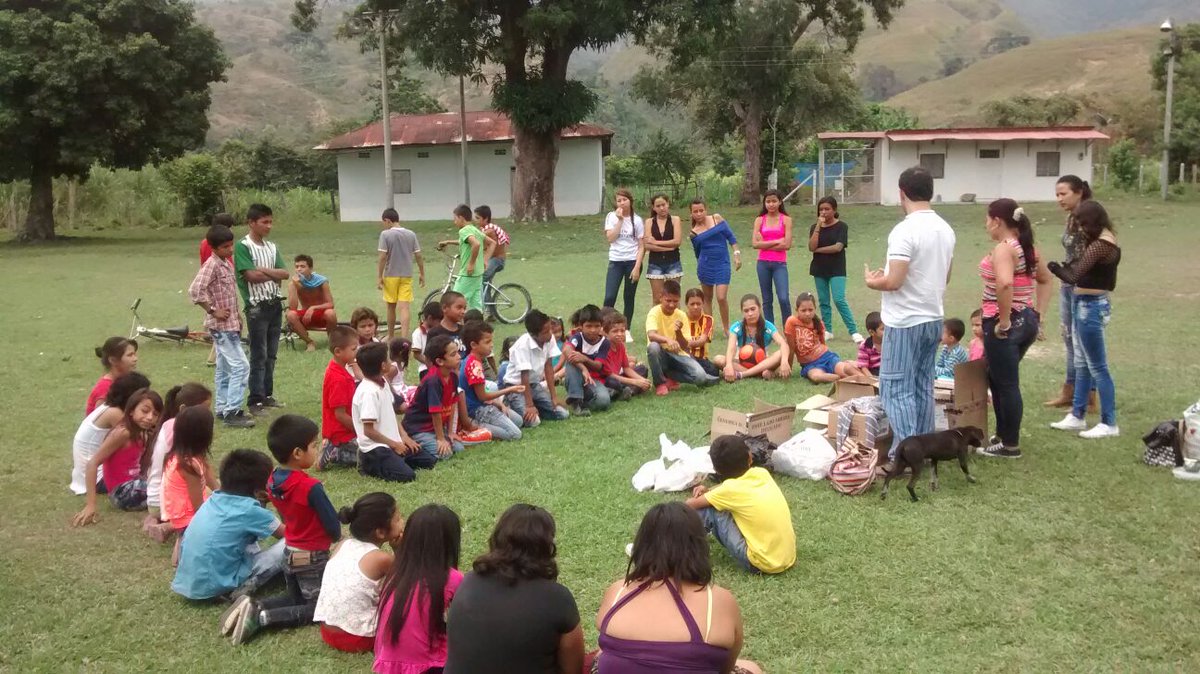 FormarFundacion's tweet photo. Nuestra campaña "Equipado a estudiar" llego hasta las Veredas  de Rovira, Tolima. Gracias a quienes nos apoyaron. https://t.co/uHyVfCVYtN