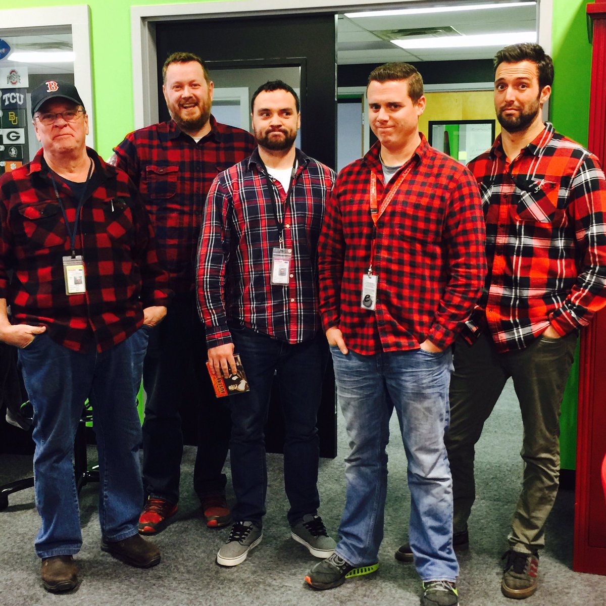GigundaGroup's tweet photo. The awkward #flannel club. #hipsters @Gearhousenh https://t.co/DjkVXiB73z