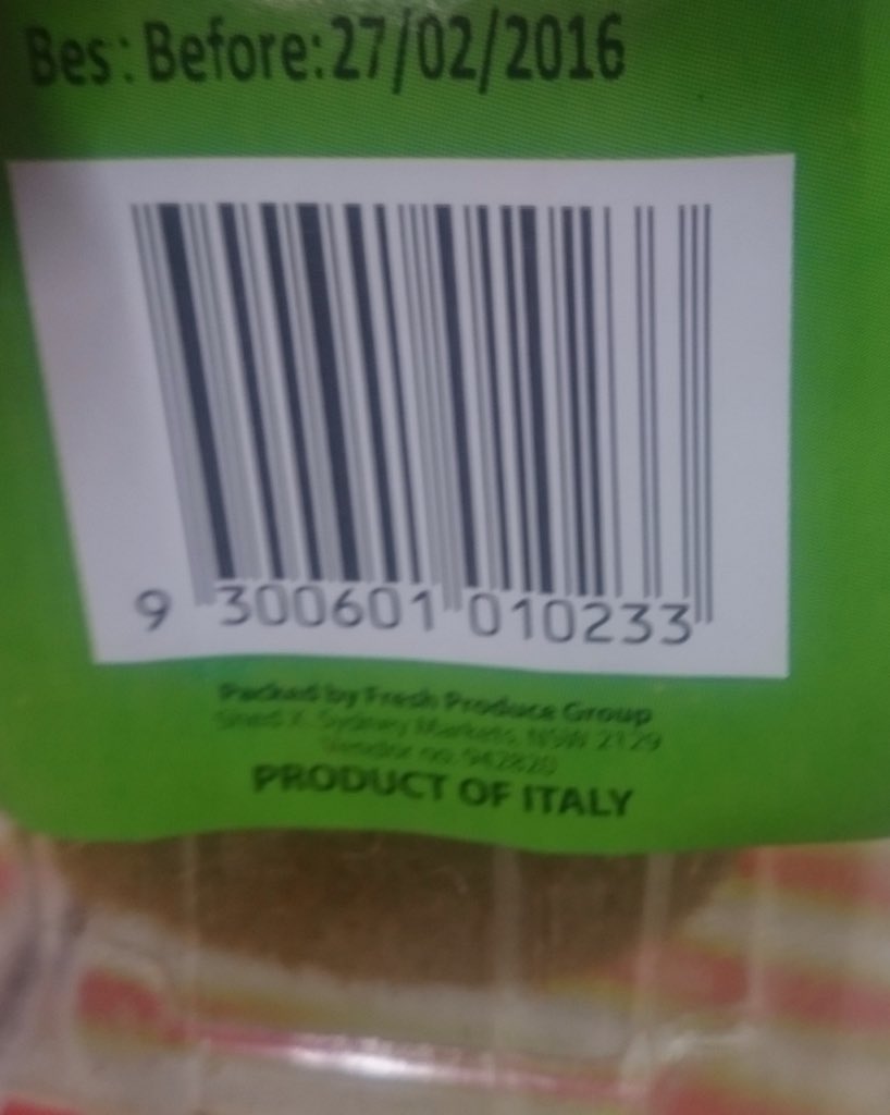 lommanr's tweet photo. Italian kiwifruit packed in Aussie cricket garb. No wonder consumers get confused @LabelConvo2015 @CricketAus https://t.co/mSefQ1xPen