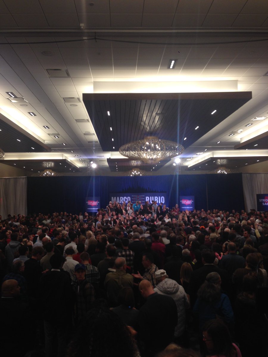 RaicesMedia's tweet photo. Crowds await for Senator Rubio in Minnesota rally https://t.co/jl6gYiXiqo