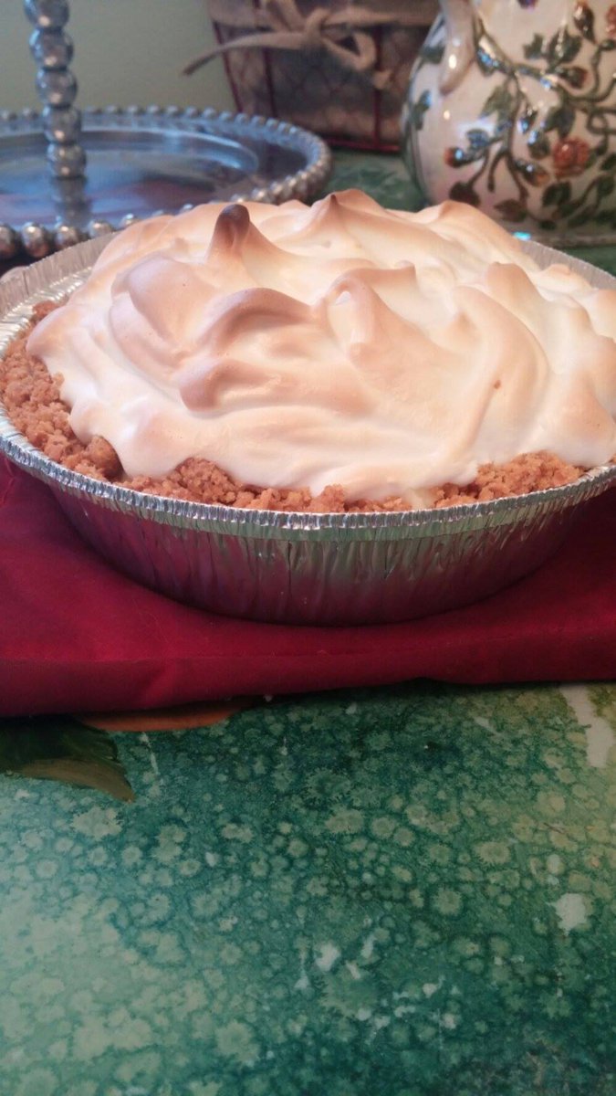 HocusPocusPie's tweet photo. Passionfruit-lime Meringue pies were a blast! Sold out! https://t.co/ESnOT5oYJn