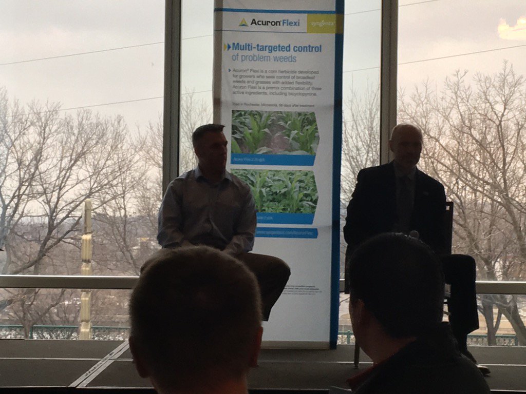tonykcvcmn's tweet photo. Listening to Wes Walz and Wayne Peterson @SyngentaUS #acuronflexi training https://t.co/O1ptAo1pGn