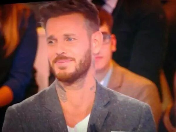 Pokora_Picture's tweet photo. Ce qu'il a l'habitude de faire en voyageant VS lui quand il sera sans bouffe/téléphone 😹 https://t.co/ImdmjC8Rvv