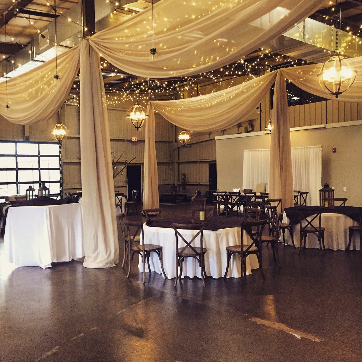 thepeytonvenue's tweet photo. We are still swooning over the #beautiful set up from our #Sundayfunday in @thestrattonhall and #ThePeyton! π https://t.co/Hj8KypYzIL