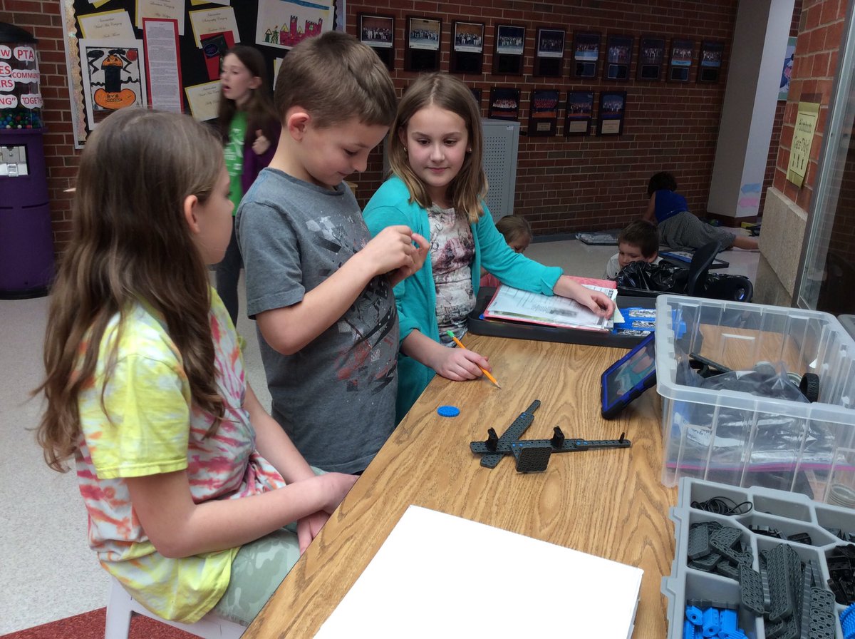 MrsWalesRV4's tweet photo. Busy building bicycles in 4th grade so we can learn about energy conversions. #rvfabfourth #pltw #rvroadrunners https://t.co/Okl4wo7CnN