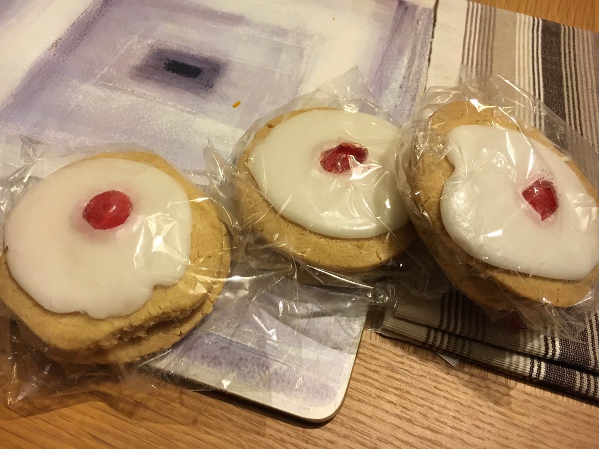 <a href="/andybutchart91/">Andrew Butchart</a> <a href="/jwetton28/">Jennifer Wetton</a> <a href="/CliveRamsays/">Clive Ramsays</a> unsure which one to eat tonight... #mybad #stockingup