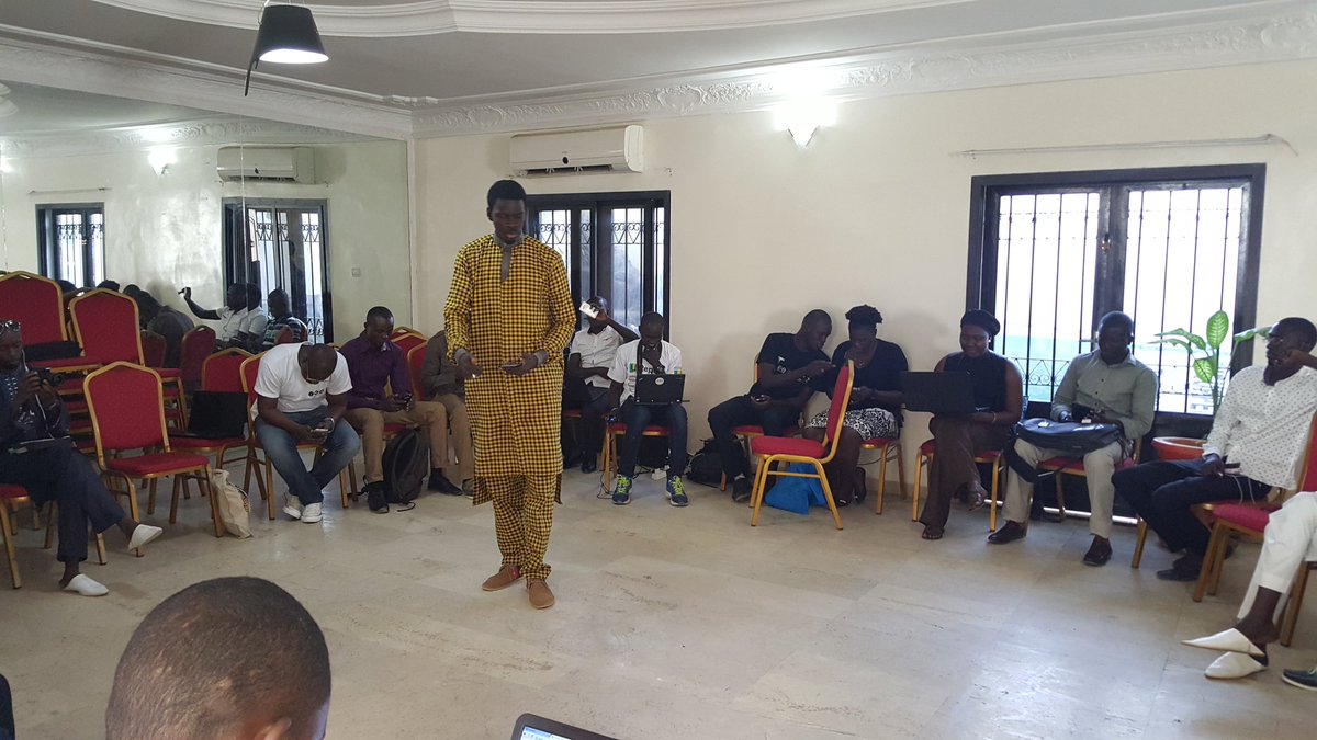 jumiatravelSN's tweet photo. .@NdongoD du .@daarajfamily présente leur application #Decitel .
#Ndadjetweetup #kebetu #Senegal https://t.co/PTEP5OmUHU