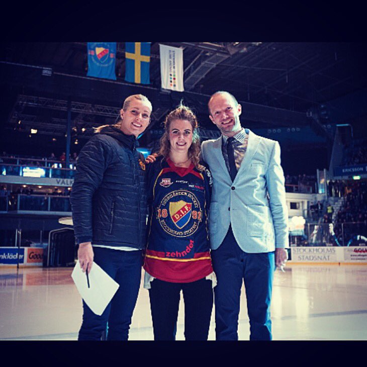 Känner mig stolt &amp; hedrad att få representera Djurgården Hockey i ytterligare ett antal säsonger💛❤️💙 
#difhockeydam