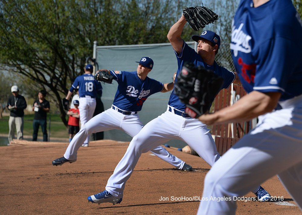 Dodgers's tweet photo. View more @JonSooHooPics from today's workout: https://t.co/BirI56fLze https://t.co/8UZPAY5k43
