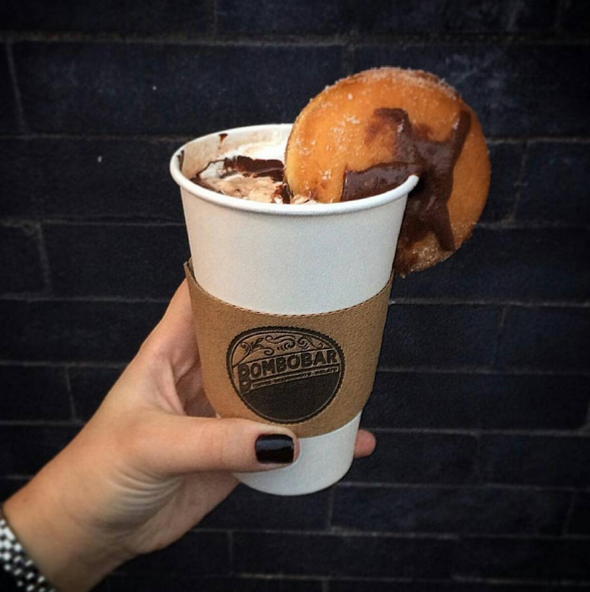 GatewayWLApts's tweet photo. We will brave the cold for Bombo @BomboBar #WestLoop #Chicago 📷IG: morgan.scofes https://t.co/j9JzAl6N0z