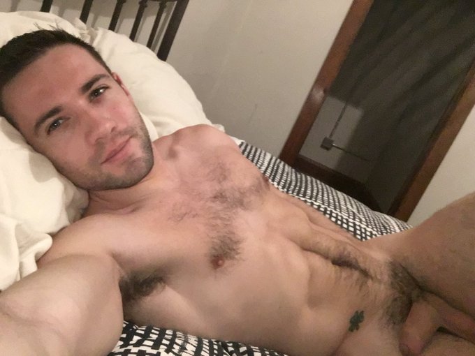 Shave it? Trim it? Let it grow? What do you guys think? #Gayporn #pornstar #hairygay https://t.co/AD
