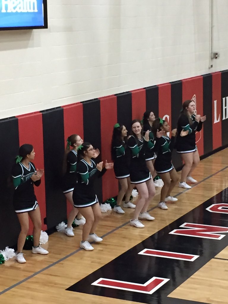 BKracl3's tweet photo. SCHS Cheerleaders doing a GREAT job at Girls District Basketball! 🏀 https://t.co/IJJG4ivO5T