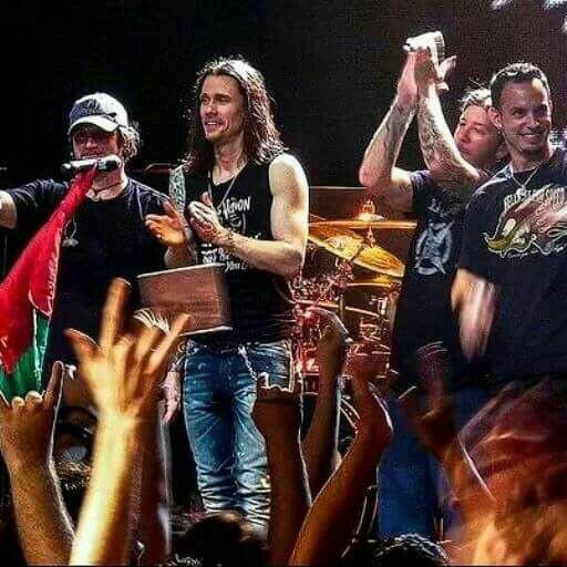 AlterBridge_Fam's tweet photo. Goodnight @alterbridge Family..Sleep well everyone.. tomorrow'll be a New Great day with These guys! Nighty Night!!! https://t.co/GDlskDLtyd
