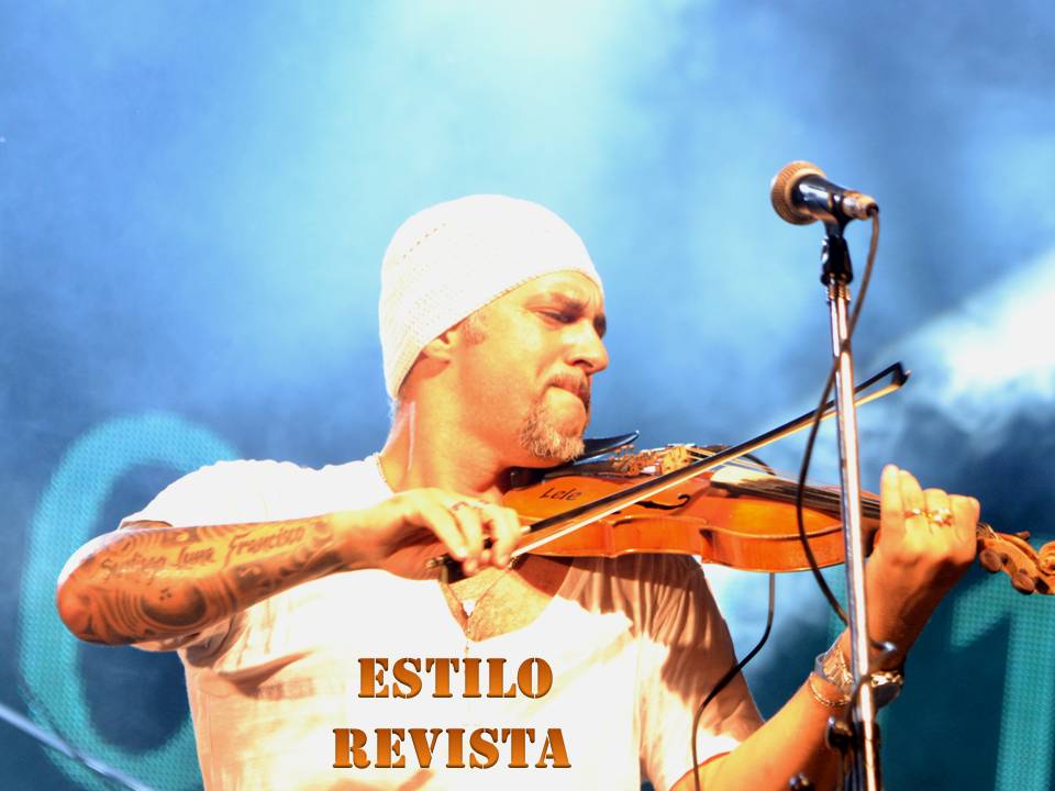 LEANDRO ''LELE LOVATO EL VIOLINISTO BAJO LA 4°LUNA DEL FESTIVAL DE BARADERO <a href="/FestBaradero/">Festival Baradero</a>  <a href="/leandrolovato2/">Leandro Lovato</a>