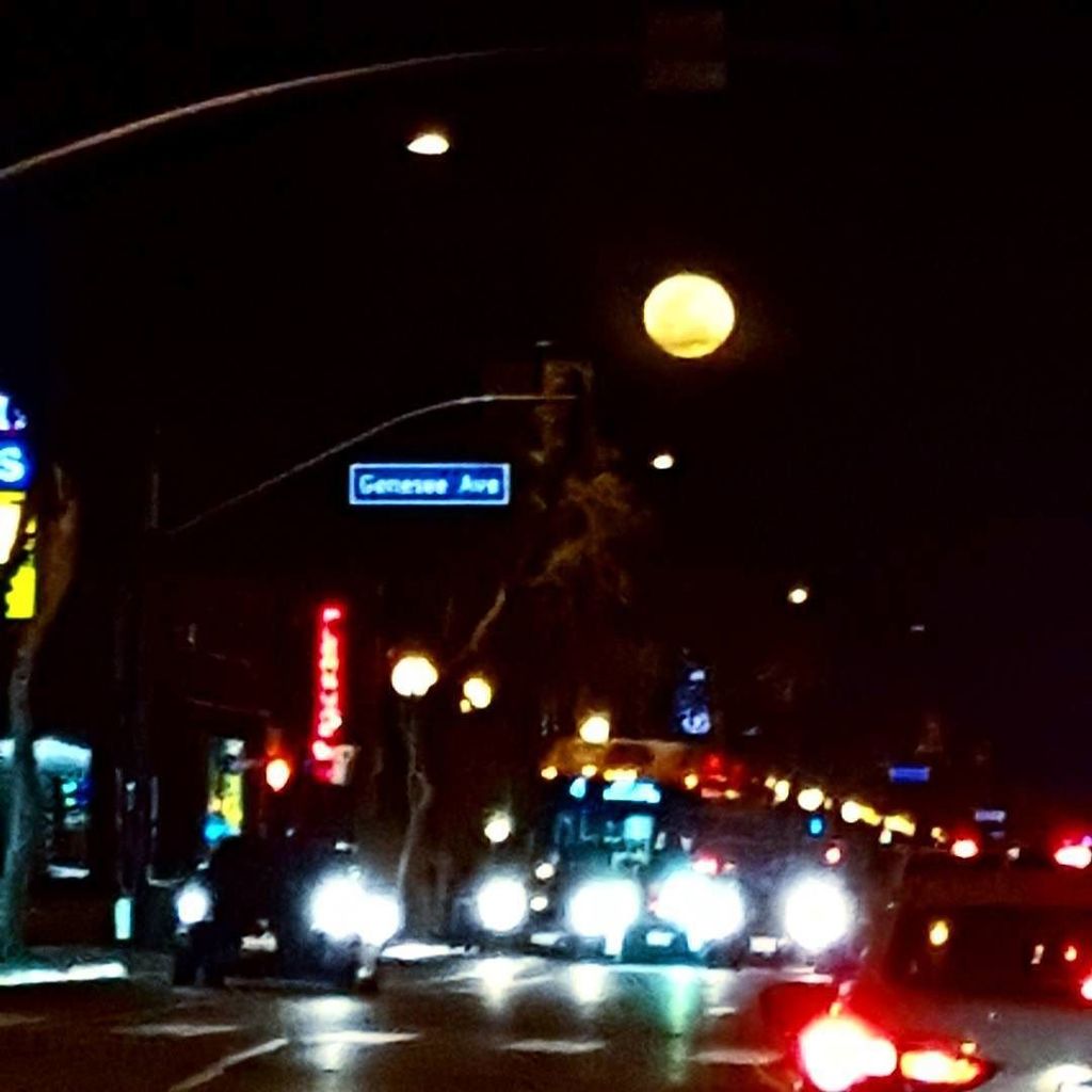 ericgarcetti's tweet photo. #moonlights https://t.co/2FrEMnrN6s https://t.co/rUJH7YFA6N