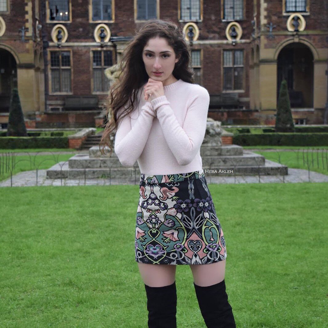 thehebablog's tweet photo. #statelyhome #fblogger #fashionblogger #Traveling #wanderlust #topshop #otkb #longhair #riverisland #dramatic #manor https://t.co/AUy2CtlPE2