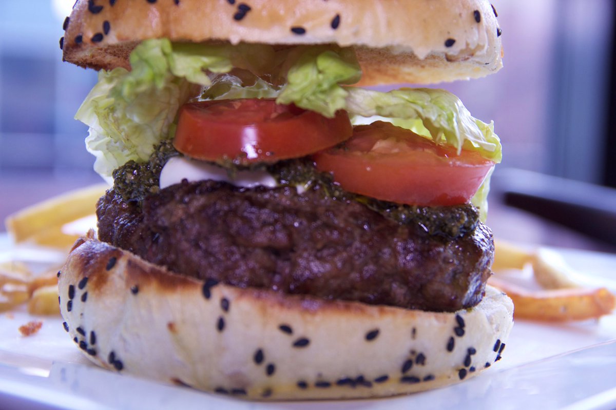 Come to Traps and enjoy this #delicious #burger! Doesn't it brink back #summertime #memories ?