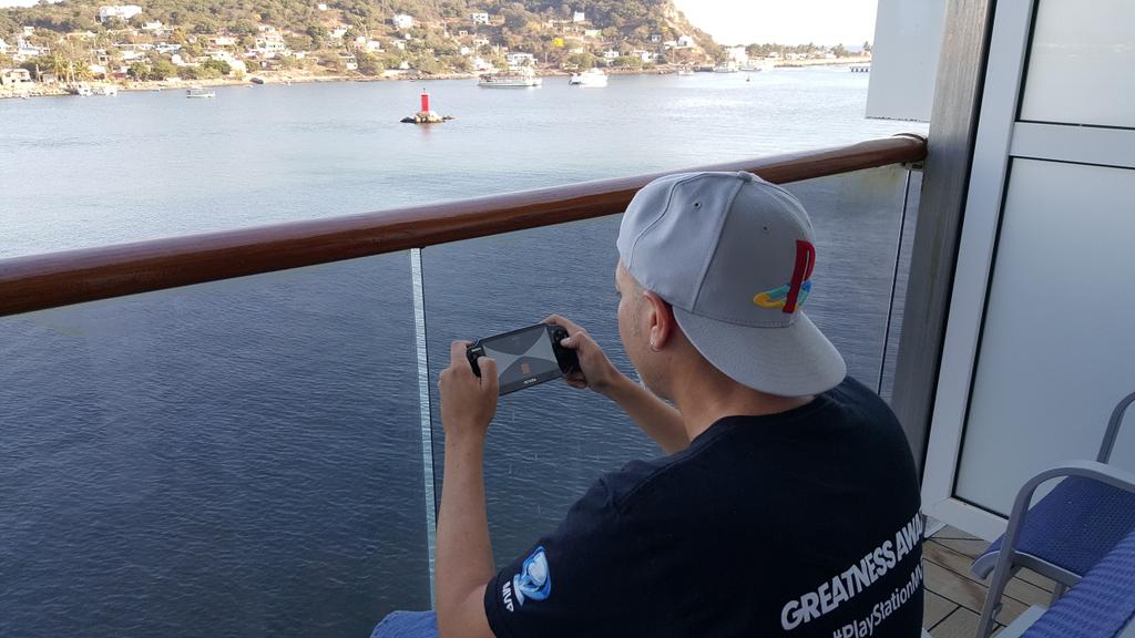 JRico_32's tweet photo. Got time before the ship sails Mazatlán @LOOTInteractive, playin' some RANKED #Velocibox! #BeTheBox #PlayStationMVP https://t.co/RRQJGIOmWz
