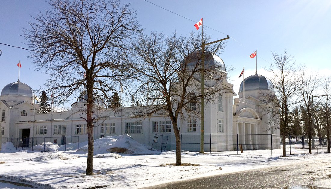james__oconnor's tweet photo. Dome Building amazing! Great that knot-headed naysayers didn’t get to knock it down. #bdnmb https://t.co/8Fh6Su8rl4 https://t.co/kyYSbmyqeB