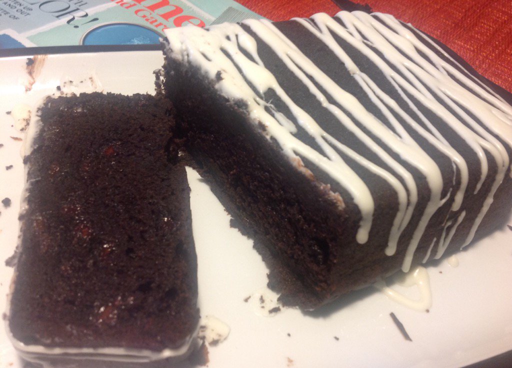 Muktavarma's tweet photo. A rich and moist banana bread made with sour cream and chocolate chips. https://t.co/e2bR0Z9hDw