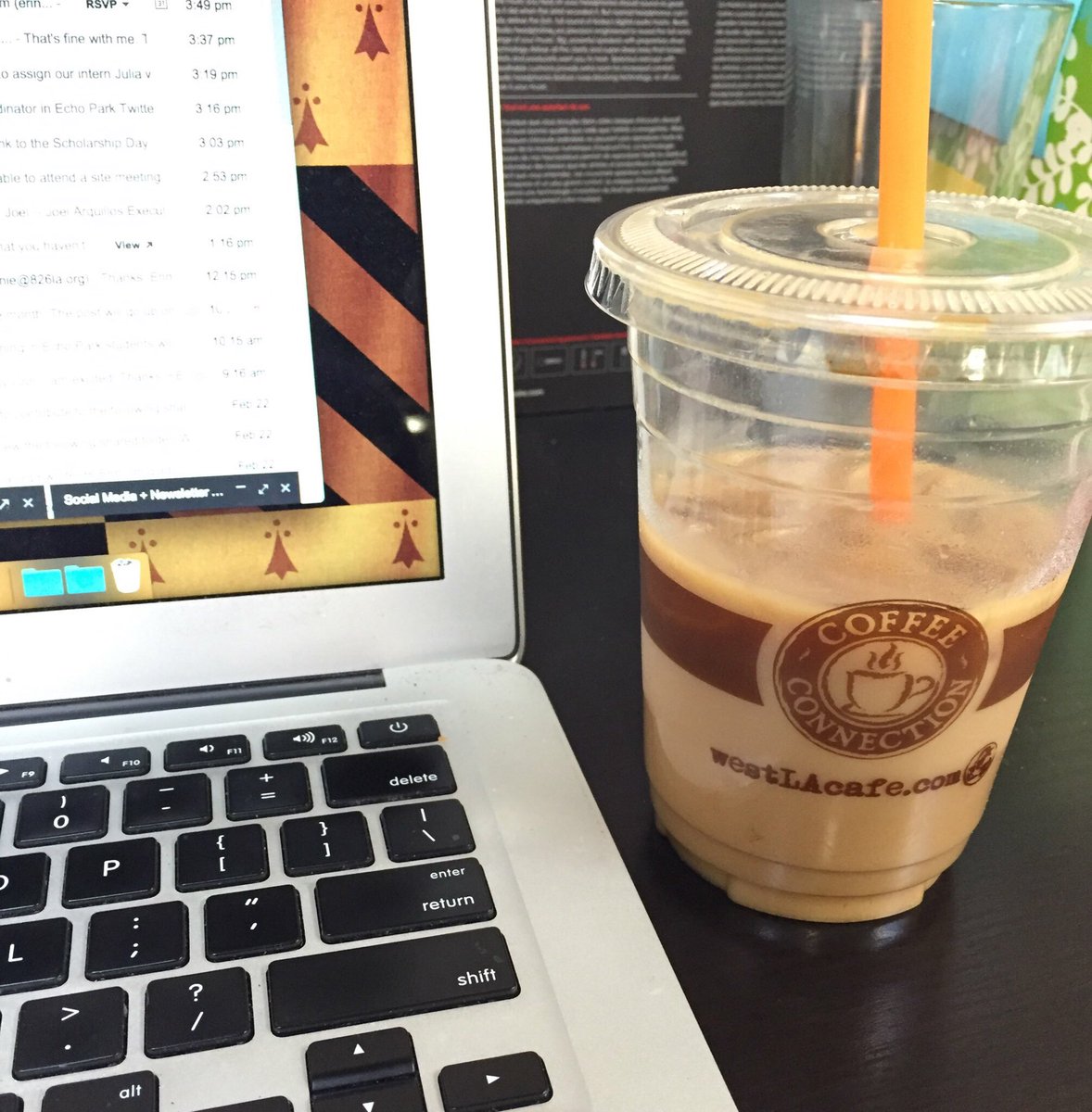 EchoMintsol's tweet image. When interns go on coffee runs for you ☕ &amp;gt;&amp;gt;&amp;gt;&amp;gt;&amp;gt; #WorkLyfe #JustCallMeMerylStreep