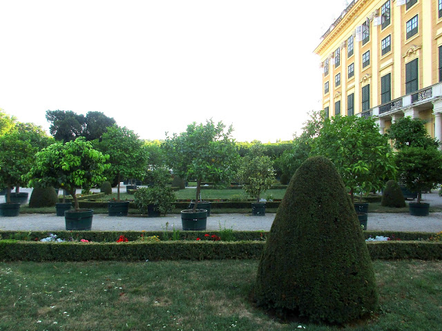 RT x.com/Susannastravel… Privy #garden #Wien #sightsee #palace #travel #traveler #nature #travelideas #travelpi…