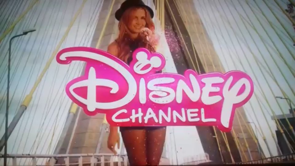 QueTalento_'s tweet photo. Eles são Mayra Arduini, @isabellascherer  e @brunopeixoto16 de #QueTalento e você está assistindo o Disney Channel! https://t.co/vjg6gSIqt7