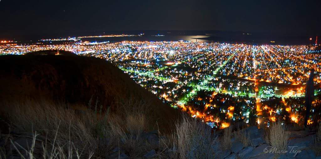 metmexBCS's tweet image. La Paz, Baja California Sur, de noche. Reflejo de la luna en el mar.