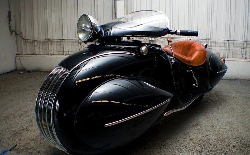 rootport's tweet photo. RT @kait8823: こんな自分の琴線に触れる格好良いバイクは初めて見たかもしれない。
世界恐慌前のアメリカに存在してたオートバイメーカー・ヘンダーソン社のバイク。
86年前ですか……。 https://t.co/eae4M8WQmD