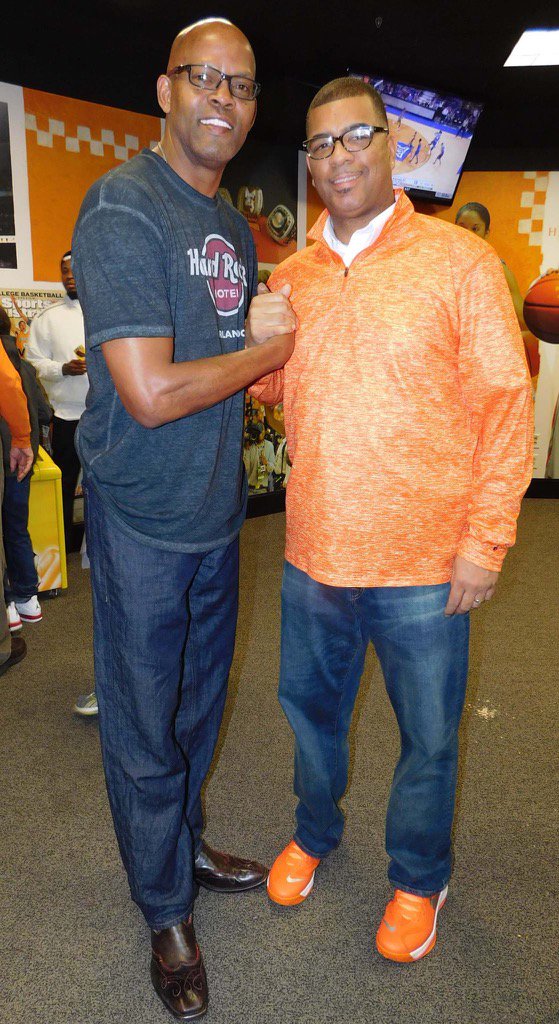 Hanging out with Dale Ellis. Two former Vols talking hoops.