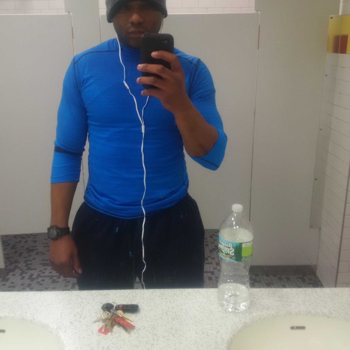 DwayneBaldwin's tweet photo. 3mile run. 26mins. 45min abs, 30min #kickboxing bag work. #FWM #Edge26Fitness energize your body with #FitSoulJuices https://t.co/pTG7OMgNt9