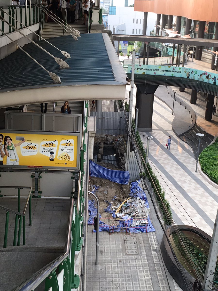 jayzeebee's tweet photo. 1 year after the ruling to make BTS handicap accessible. Nothing has been done. #BTS #btsfail #thailand #alltalk https://t.co/9IQQAceW3R