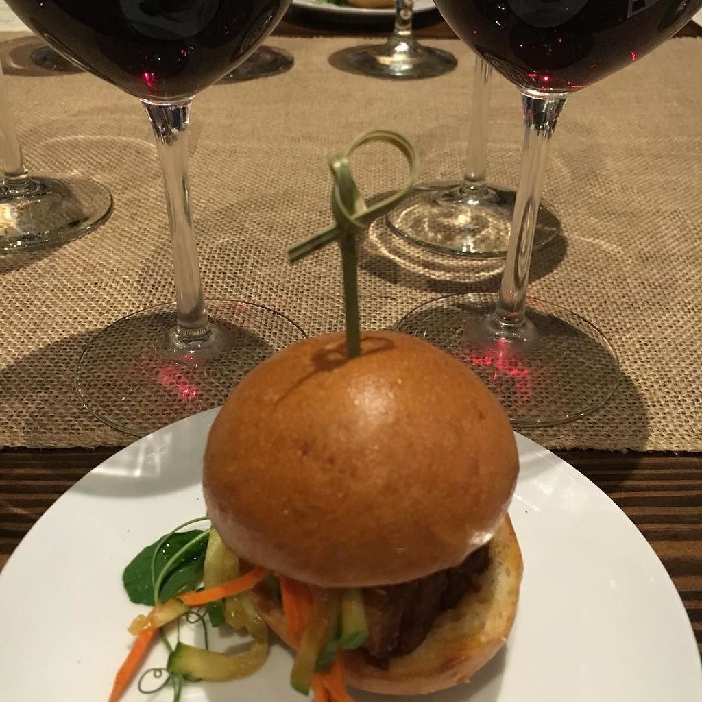 kristiwillis's tweet photo. Pork belly slider with old world vs. new world Pinot Noir @dine_atx. Another fun #perfectp… https://t.co/5pFtx46Pf8 https://t.co/RCexdzUtbN