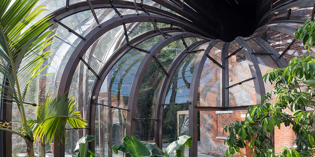 BombaySapphireA's tweet photo. The design of our Laverstoke Mill greenhouses is inspired by the flow of water and is truly green. #InsideBombay https://t.co/5iQVyYcXWo