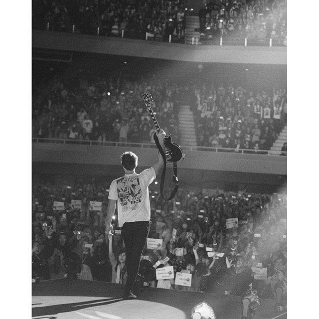 rafiapi622's tweet photo. Tokyo thank you !
Foto Luke Hemmings. https://t.co/4bwTewLeSv