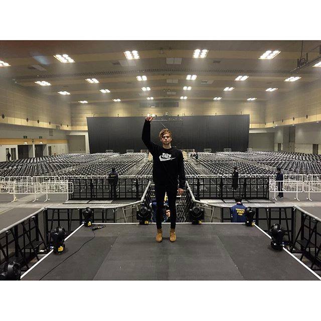 rafiapi622's tweet photo. Second show // Osaka // SLFL https://t.co/yHmYw7PGM1