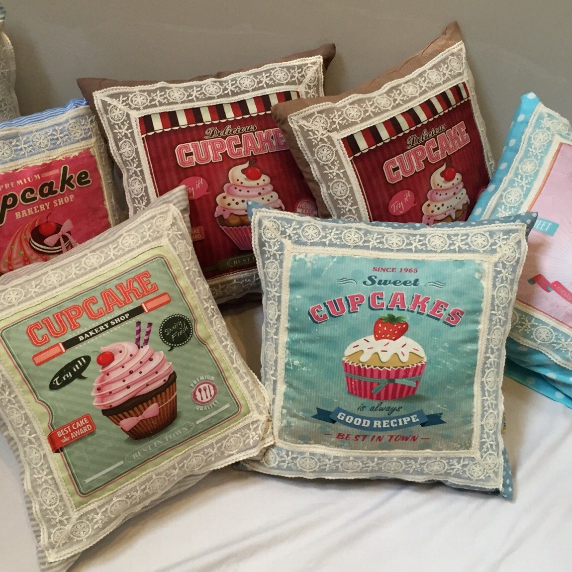 simply_idea's tweet photo. Bantal cupcake 40x40 Rp. 150.000,- https://t.co/i2XUOnXKmJ
