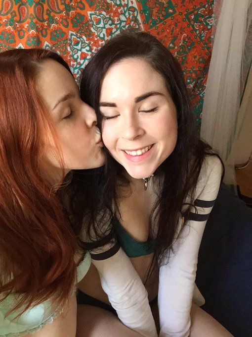 This pics are just TOO CUTE @AmarnaMiller <3 https://t.co/DmfFCbXSHh<a class="tags" href="/tag/amarnamiller">@amarnamiller</a>