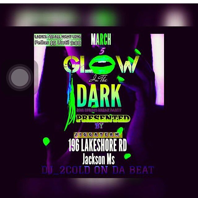 Mr2playaa's tweet photo. I enjoy seeing people at my skoo posting our flyers appreciate that
MARCH 5th Bing ya glow sticks 😎#jiggateam https://t.co/jIdUfHxPVi