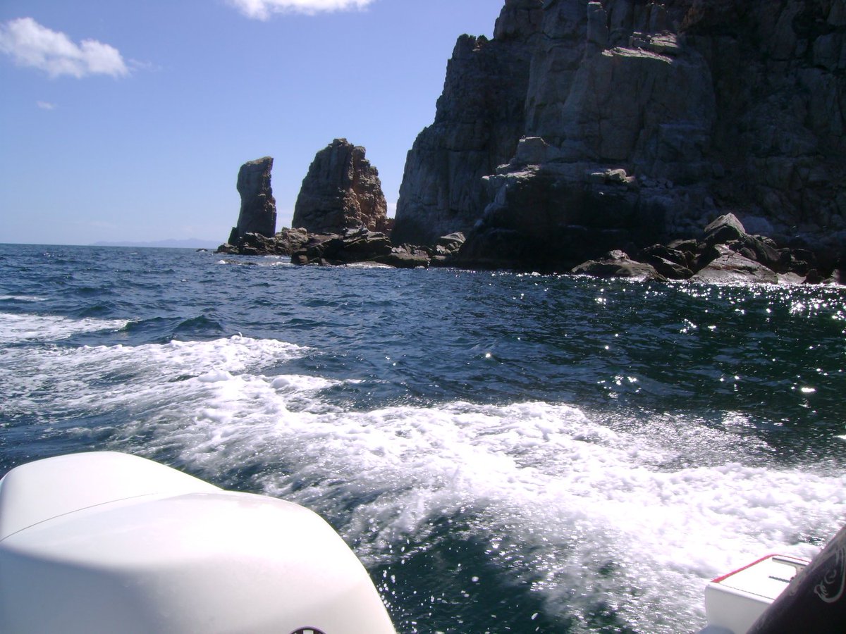 Isla Espíritu Santo boating from La Paz - if one use a panga is that #Pangaing instead #Boating? <a href="/IslaEspiriSanto/">Isla Espiritu Santo</a>