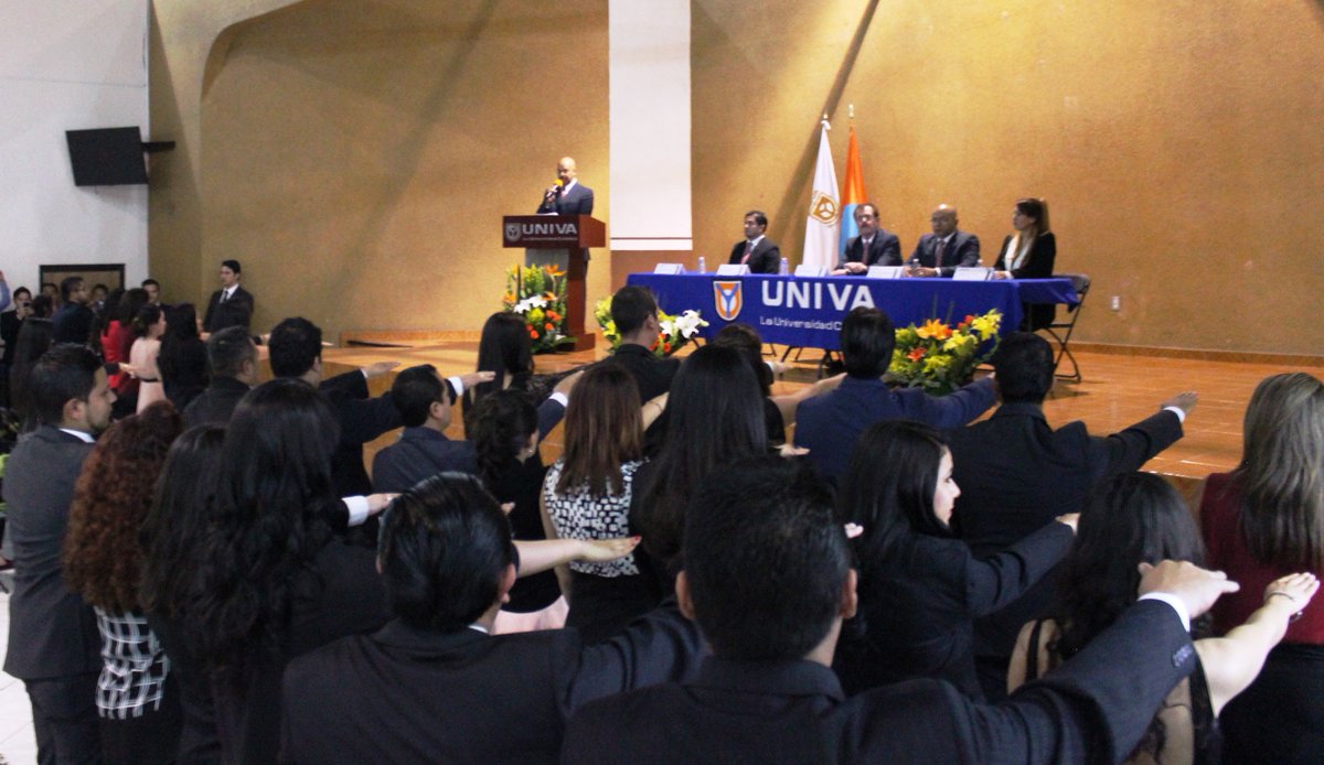 UNIVA_Queretaro's tweet photo. Entrega de Títulos y Cédulas. UNIVA, La Universidad Católica esta orgullosa de los nuevos Licenciados y Maestros. https://t.co/SczwGGG1NP
