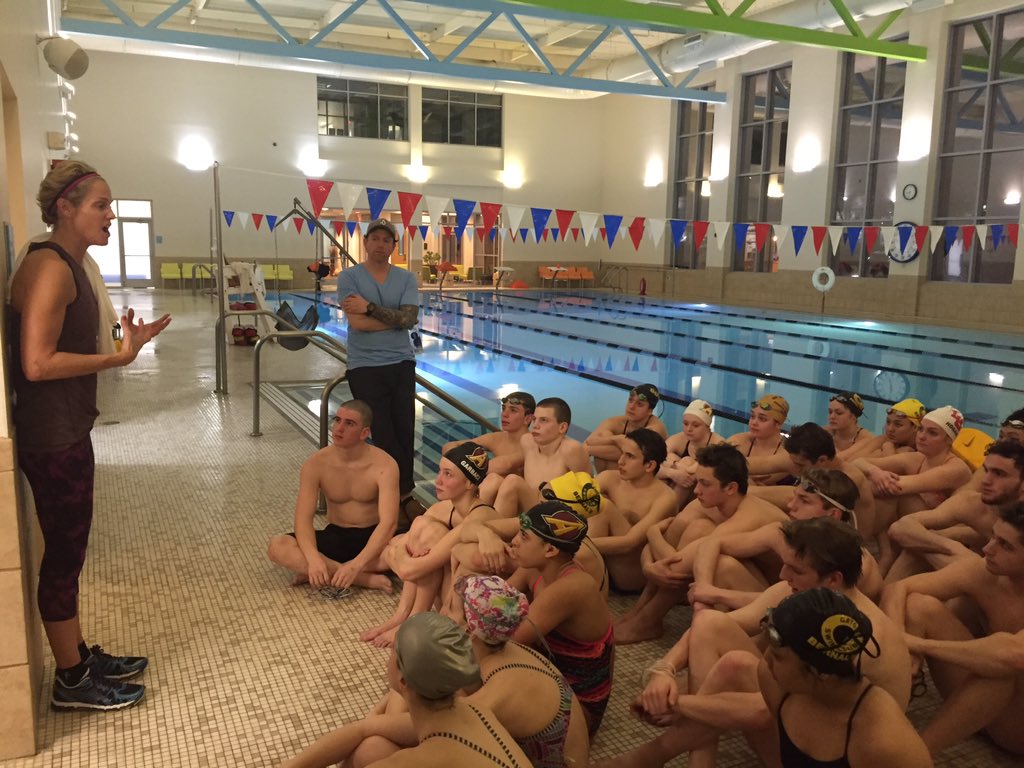 CoachAlexCronin's tweet photo. .@DaraTorres stops by to pump up @GatorSwimming &amp; @APEXAquatics #blessed #motivation #givingback #boom https://t.co/kuWJHYvdBd