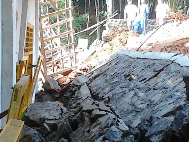 SMP Maarif 2 NU Ajibarang neng Jingkang sing mau mbengi kenang musibah longsor.