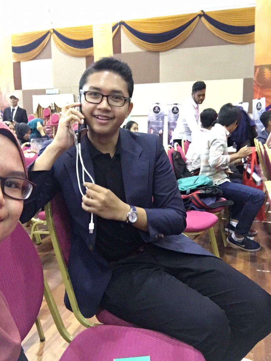 SeriousTalk16's tweet photo. Abang KP sangat busy ye! Busy busy pun sempat tengok performance @nmflashmob yang lagi hangat dari biasa tadi 🔥 https://t.co/rNRFWrfYN9